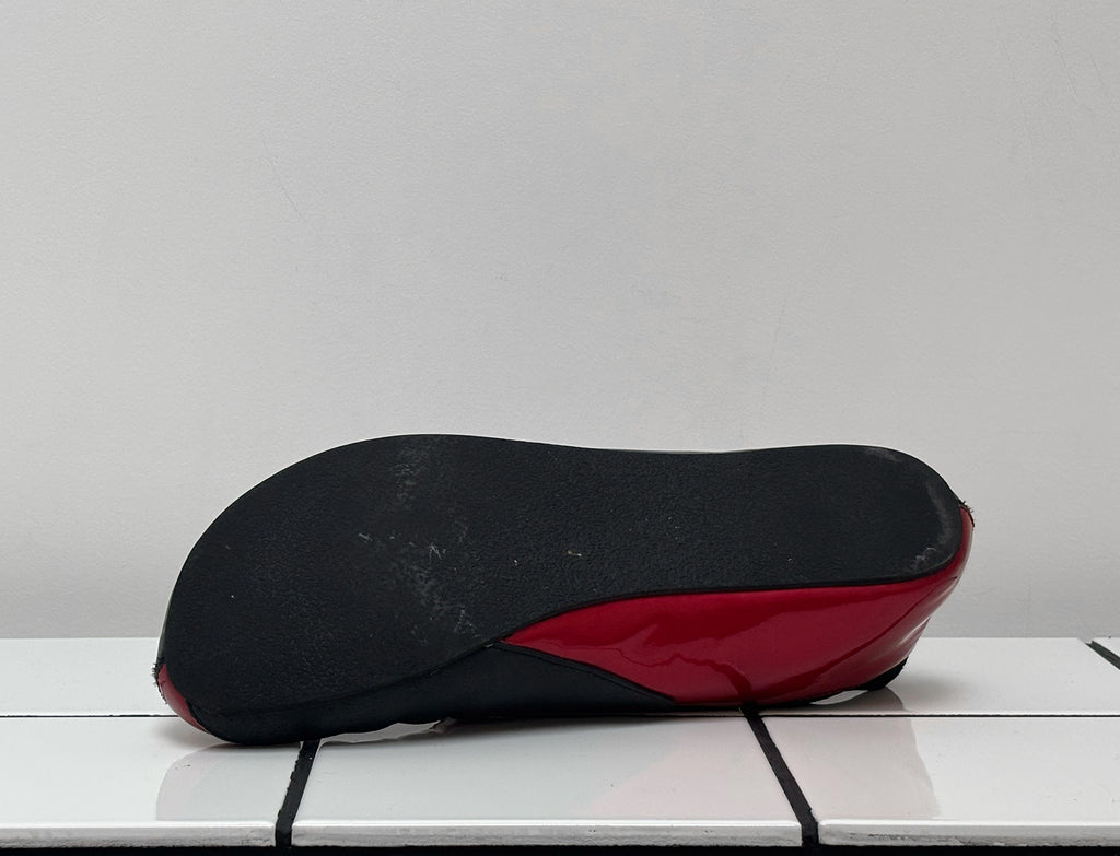 PRE-OWNED ALIEN BAREFOOT