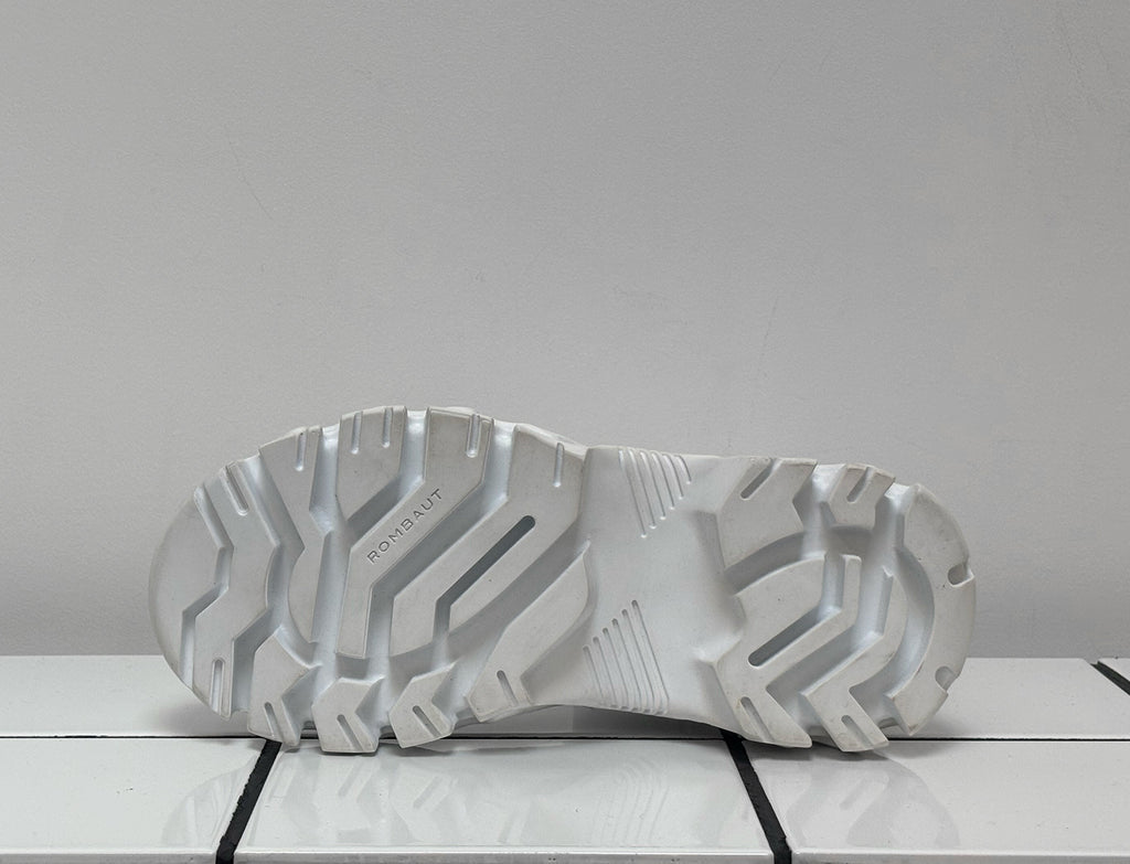 PRE-OWNED CHELSEA WHITE